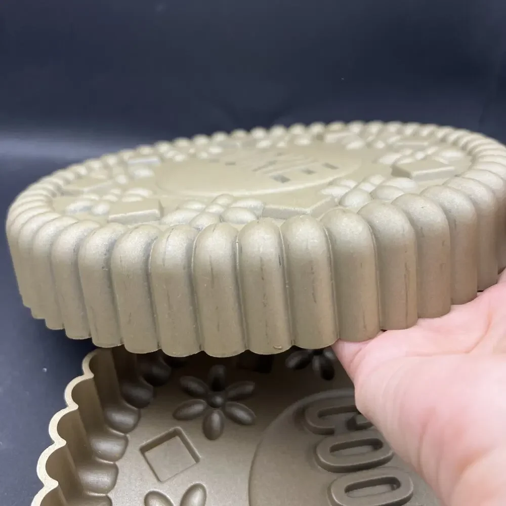 Chicago Metallic/Williams Sonoma Set Two 9” Oreo Cookie Cake Pans Molds